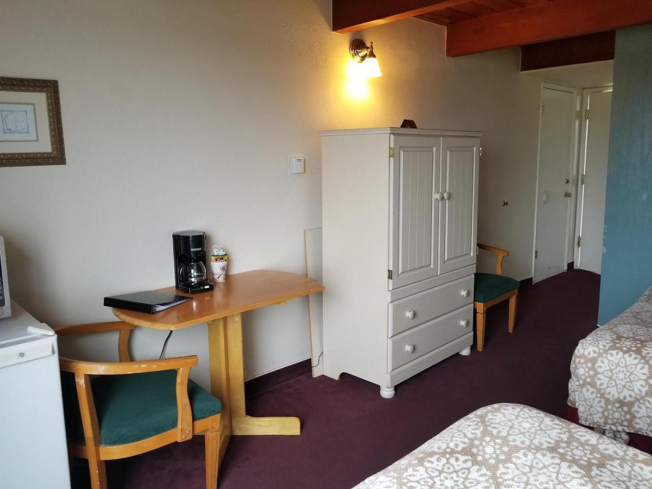 Islander Westport Hotel Buitenkant foto